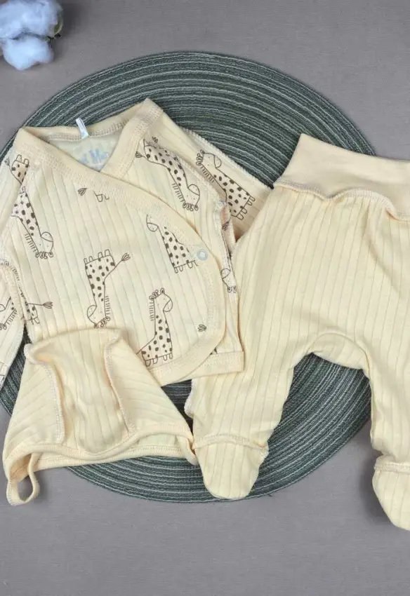 Комплект (сорочечка, повзунки, шапочка). Принт: Жираф. Розмір: 56 | Колір: Персиковий. Sweet Mario