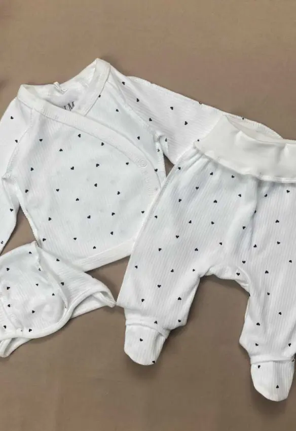 Комплект (сорочечка, повзунки, шапочка). Розмір: 56 | Колір: Молочний. Sweet Mario