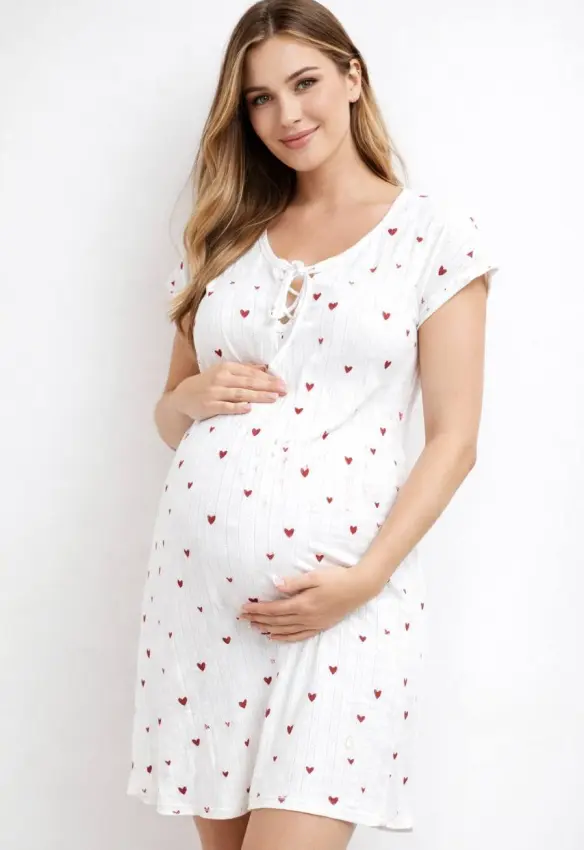Нічна з великим вирізом на пологи. Матеріал: Жакард. Принт: Серце Червоне . Розмір: 46/48 | Колір: Молочний . Home.Мama