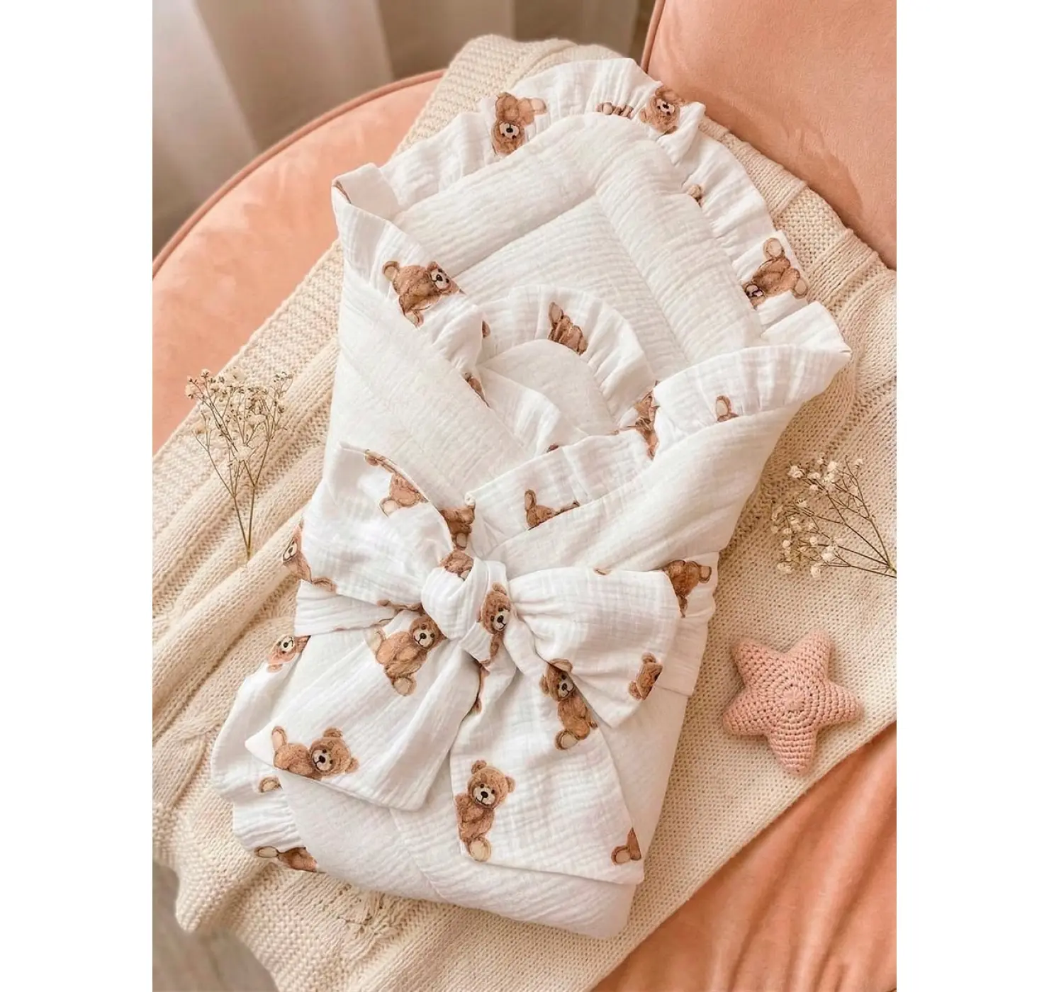 Мусліновий утеплний плед на виписку + бант. Принт: Ведмедики. Розміри: 90/90 . Колір : Білий. SweetMario