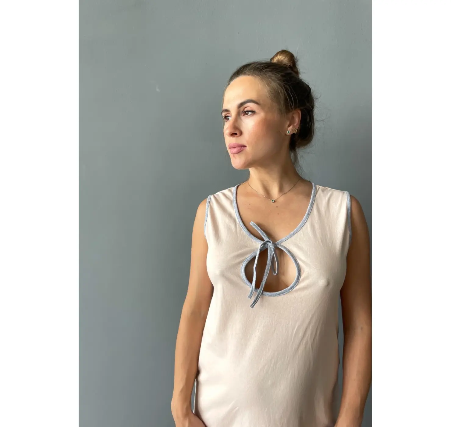 Нічна з великим вирізом на пологи. Розмір: М| Колір: Бежевий. Мамин Дім. вид 1