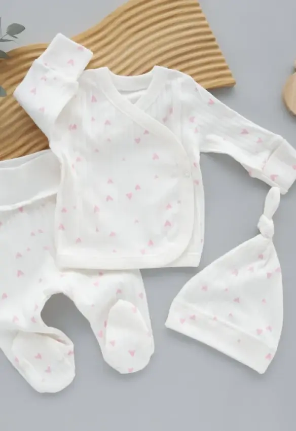 Набір 3в1: Льоля, повзунки та шапочка вузлик. Принт: Сердечка. Колір: Рожевий. Матеріал: Рубчик. Розмір: 56 (0-1міс.). Home.mama