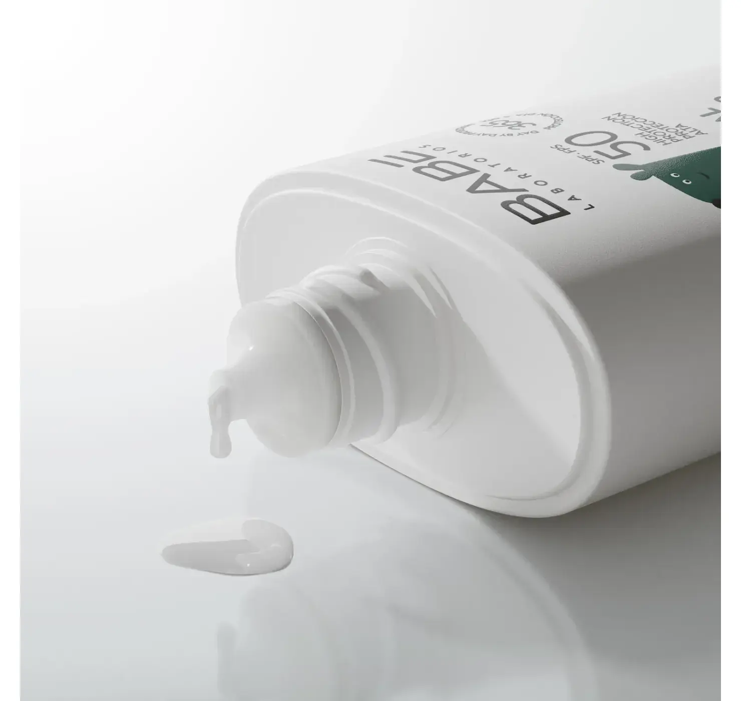 Дитячий сонцезахисний мінеральний флюїд з фізичними фільтрами, пантенолом і пребіотиком spf 50. Розмір: 50 мл. BABE вид 1