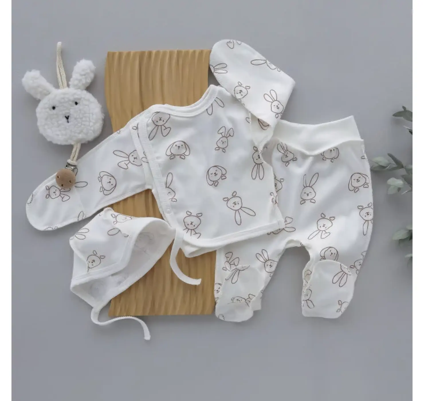 Набір 3в1: Льоля, повзунки та шапочка на зав’язках. Принт: Зайчик. Матеріал: Інтерлок. Розмір: 62 (1-3міс). Home.mama