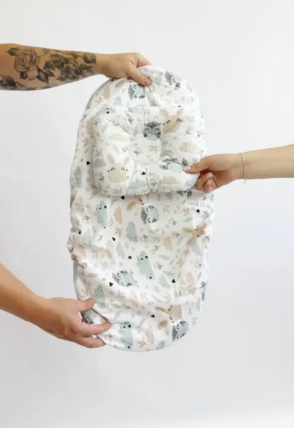 Непромокаюча простинь + подушка у візочок на резинці. Колір: Бежевий/Сірий . Home.mama