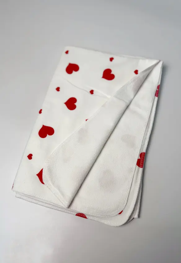 Пеленка непромокаюча байка. Розмір: 90/70. Колір: Червоний. Принт: Серця. Home.mama.