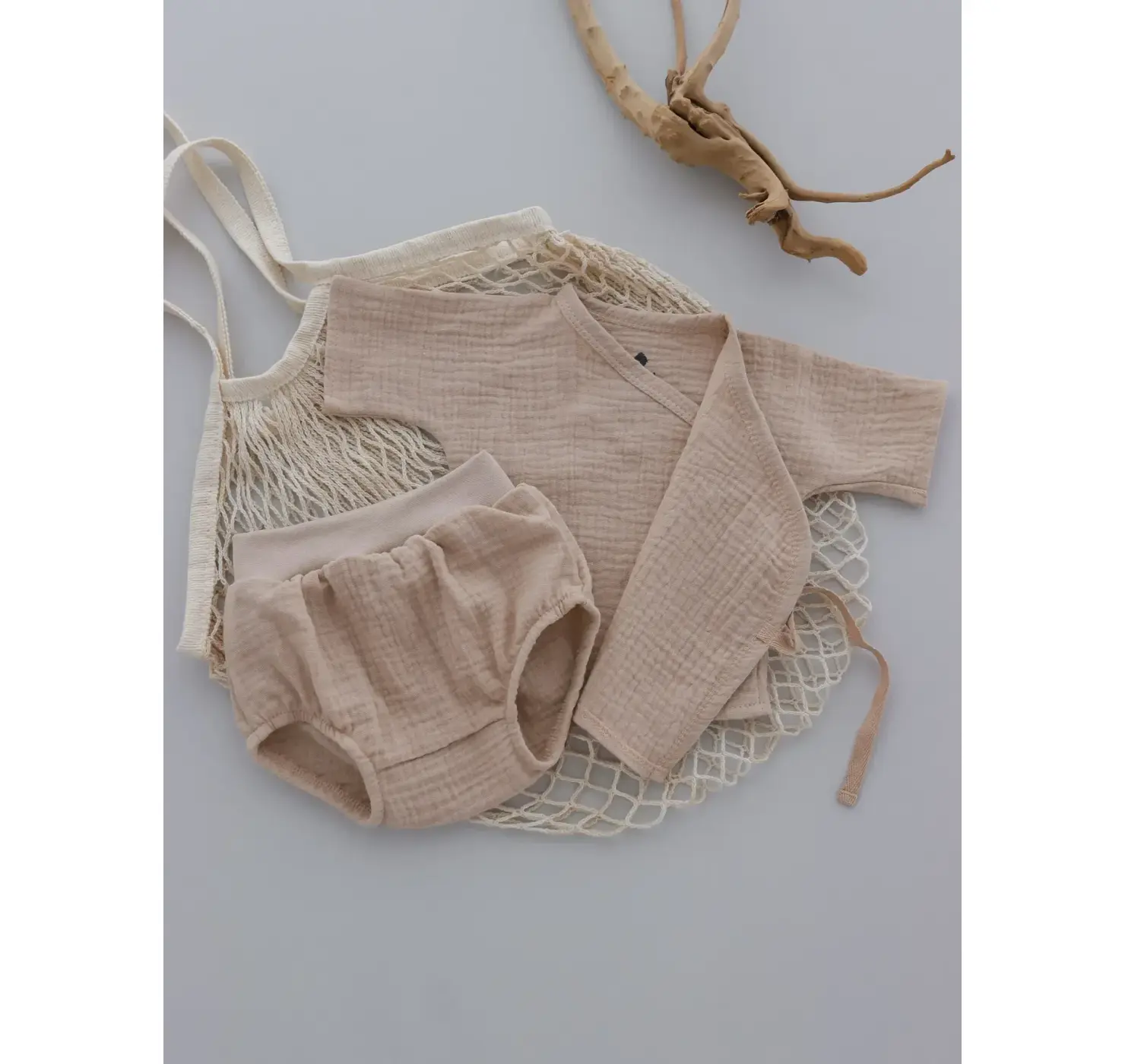 Мусліновий комплект: льоля та трусики під підгузок. Колір: Бежевий. Розмір: 56. Minikin