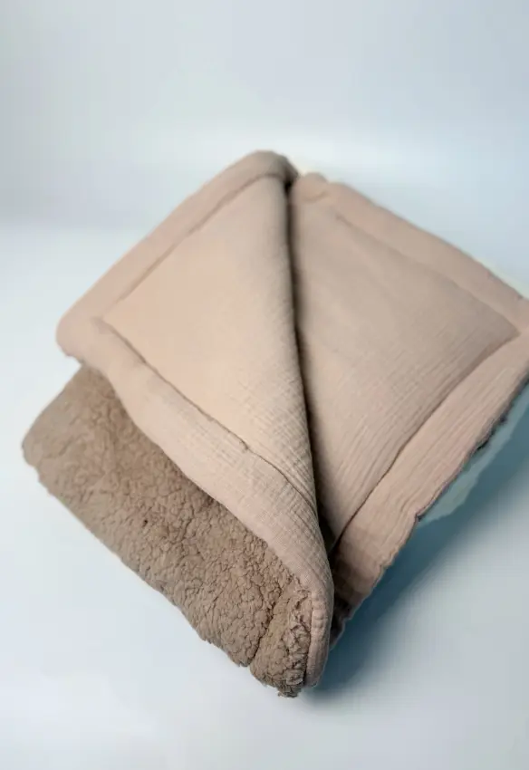 Плед зі  вшитим утеплювачем. Матеріал: Муслін+Тедді. Колір: Мокко. Розмір: 100/80. Home.mama