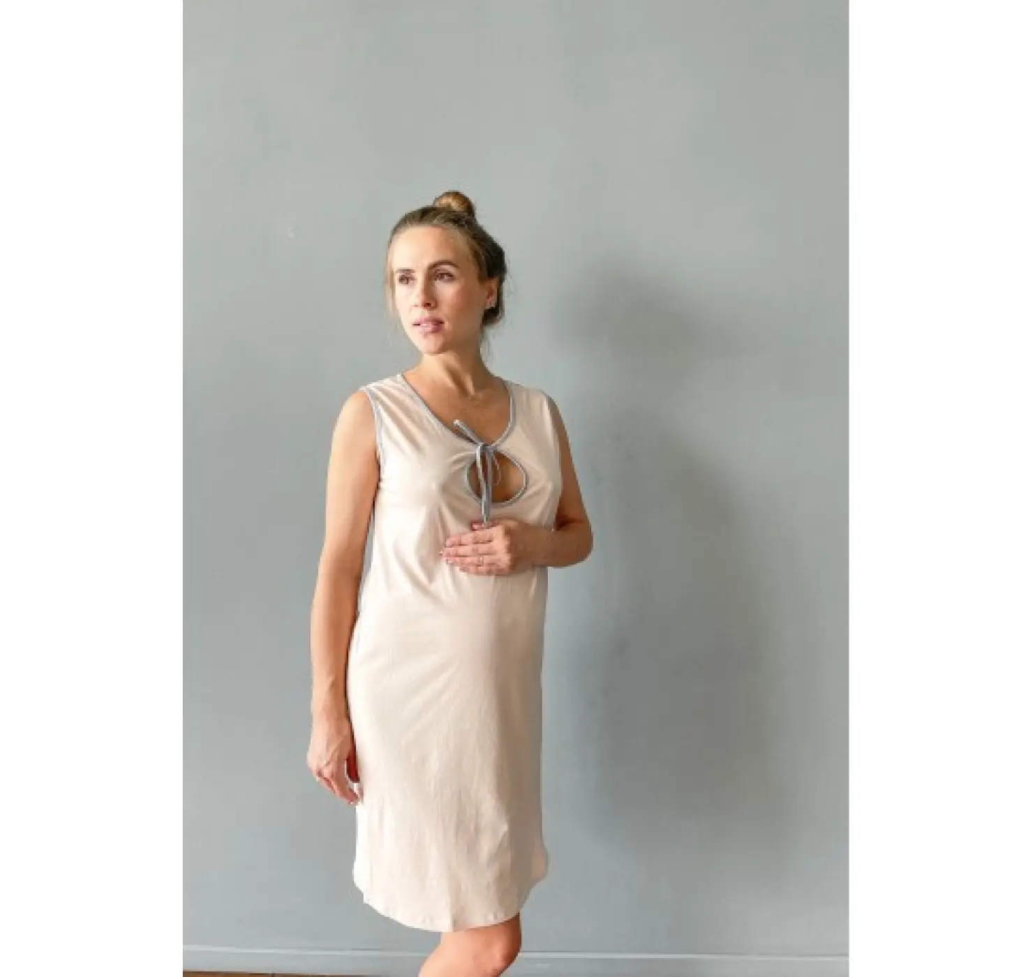 Нічна з великим вирізом на пологи. Розмір: М| Колір: Бежевий. Мамин Дім.