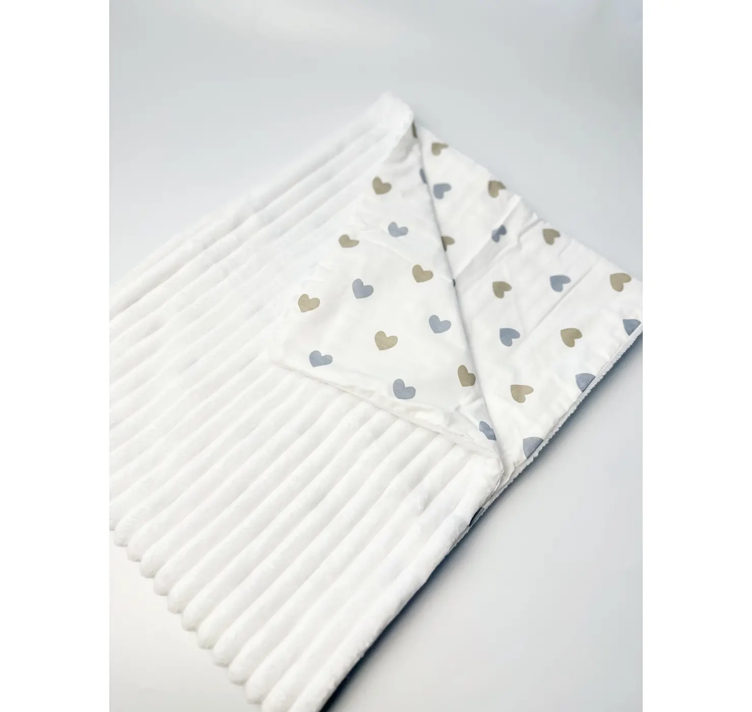 Плед плюшевий Сердечка. Розмір: 100х80 | Колір: Білий/Сірий | Матеріал: Плюш/Бавовна. Home.mama