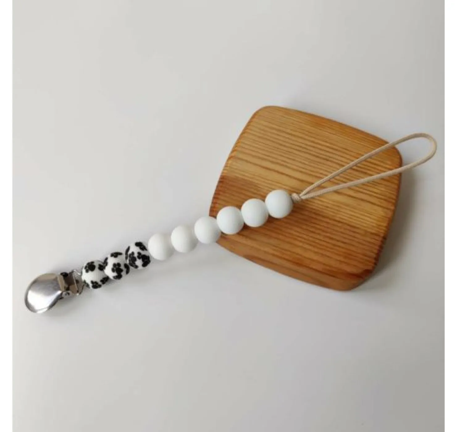 Pacifier_holder_Jungle_footprints_2-510x510