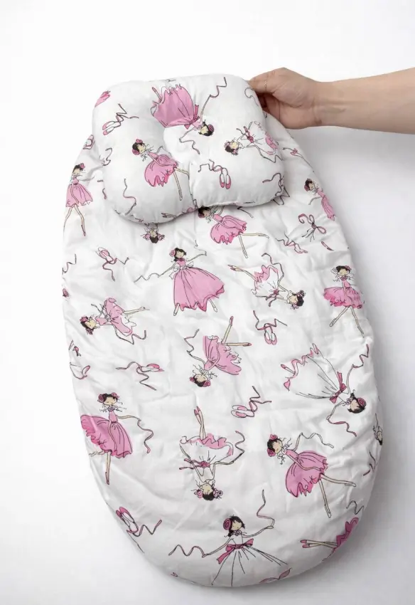 Непромокаюча простинь + подушка у візочок на резинці. Принт: Балерина.  Колір: Рожевий. Home.mama