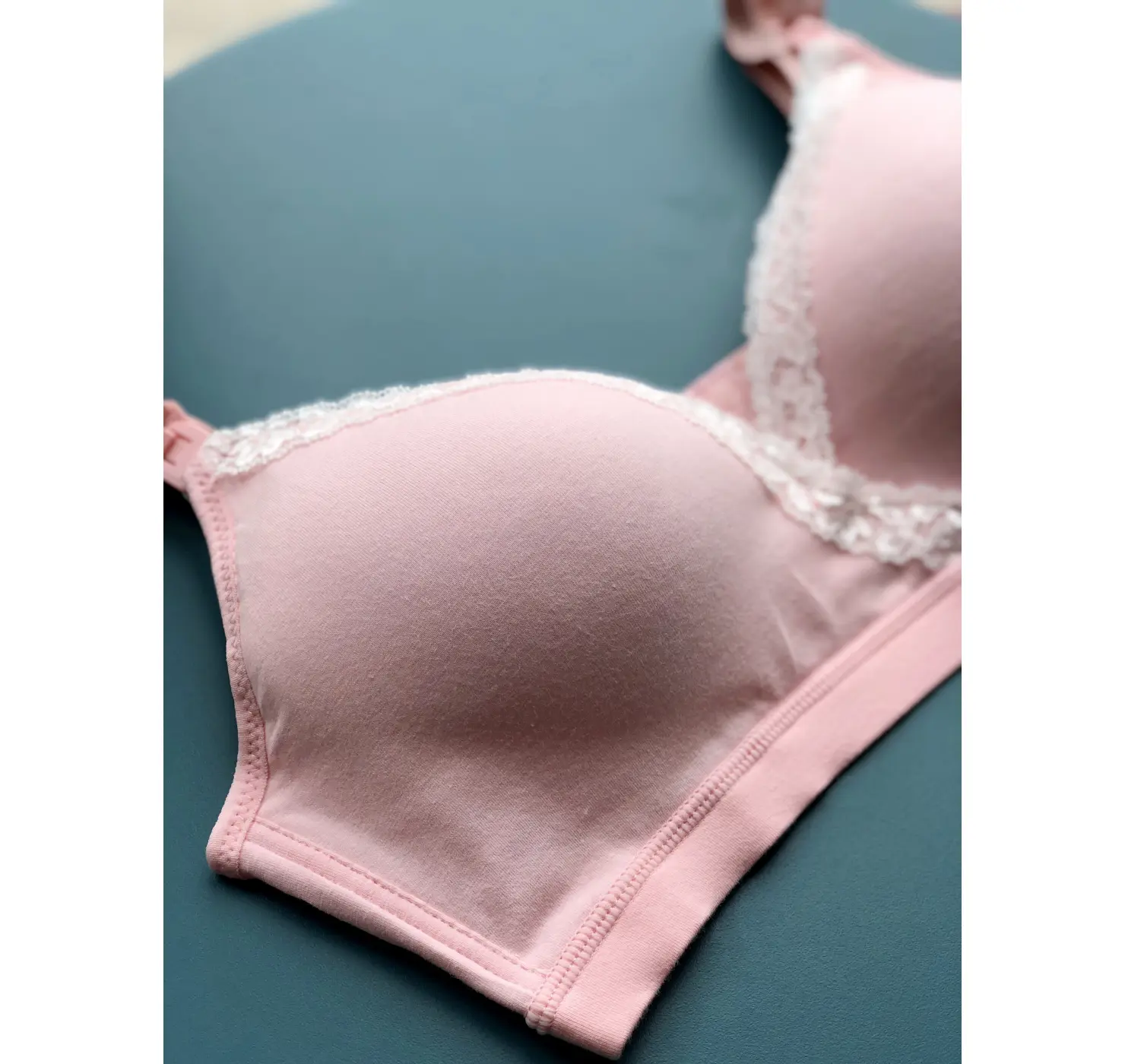 Бюст з паралоновою чашкою навхрест. Колір: Чорний | Розмір: 85C. СОЛМАЗ вид 20