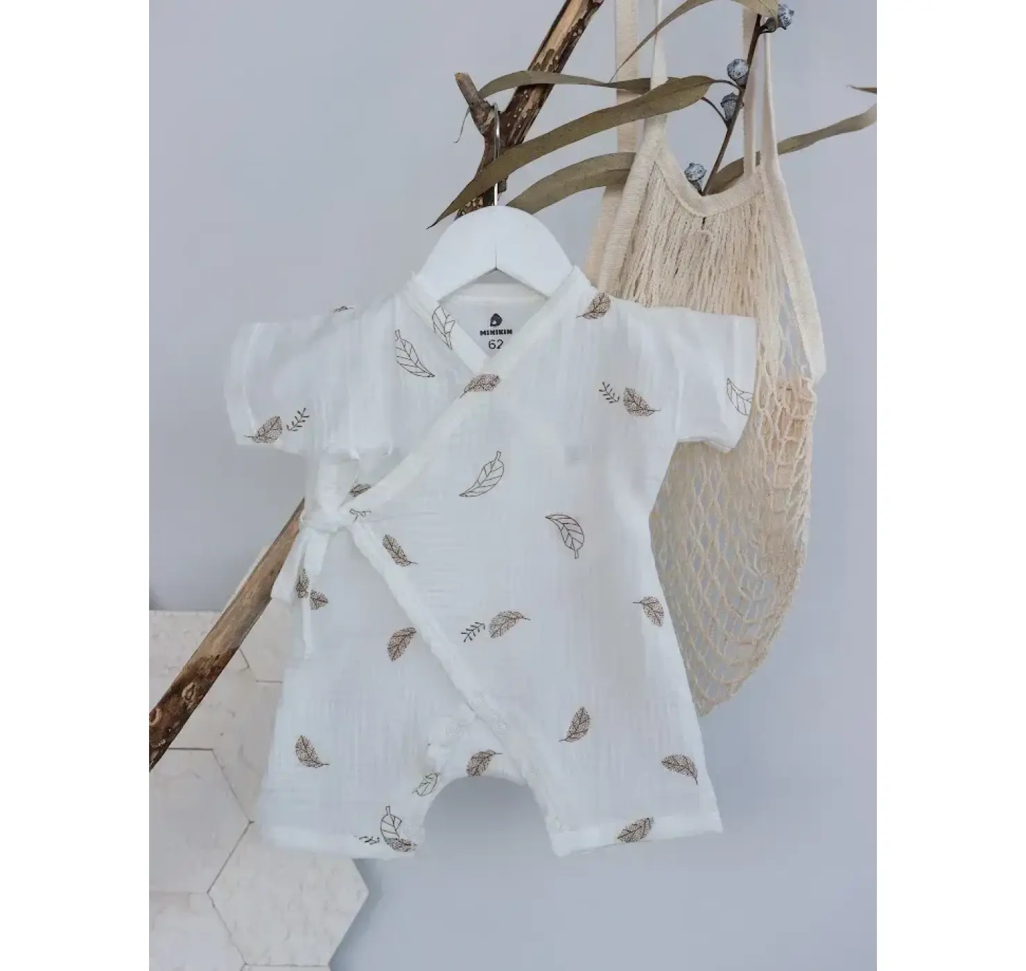 Мусліновий ромпер. Принт: Пір'їнки. Розмір: 62. Колір: Молочний. MINIKIN