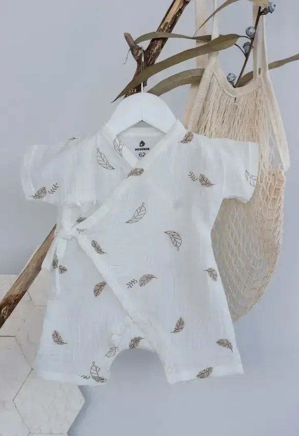 Мусліновий ромпер. Принт: Пір'їнки. Розмір: 56. Колір: Молочний. MINIKIN