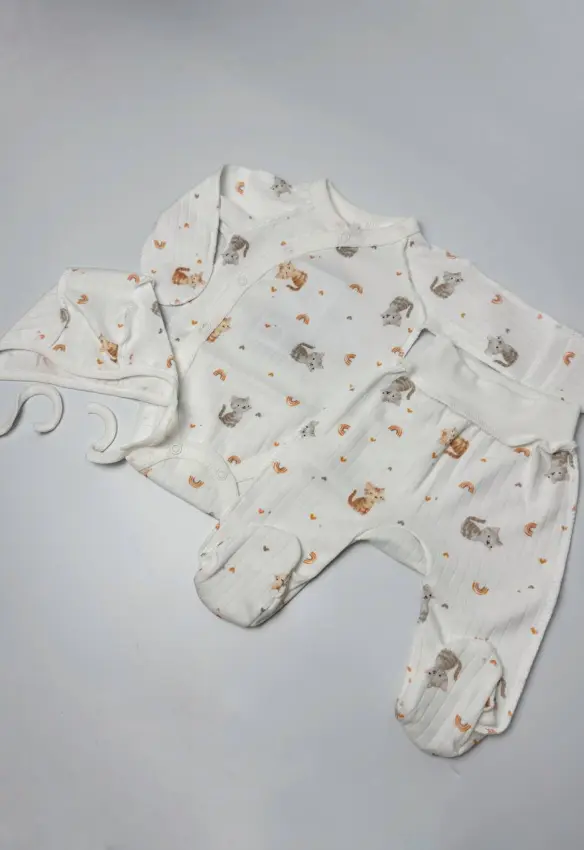 Комплект (Боді, повзунки, шапочка). Розмір: 56 | Колір: Ванільний. Sweet Mario