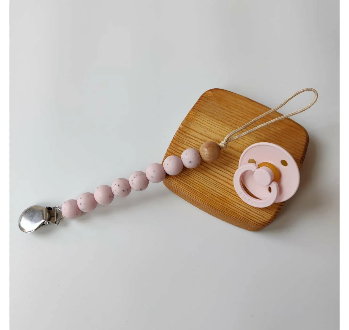 Pacifier_holder_rose_quartz_blush_granit